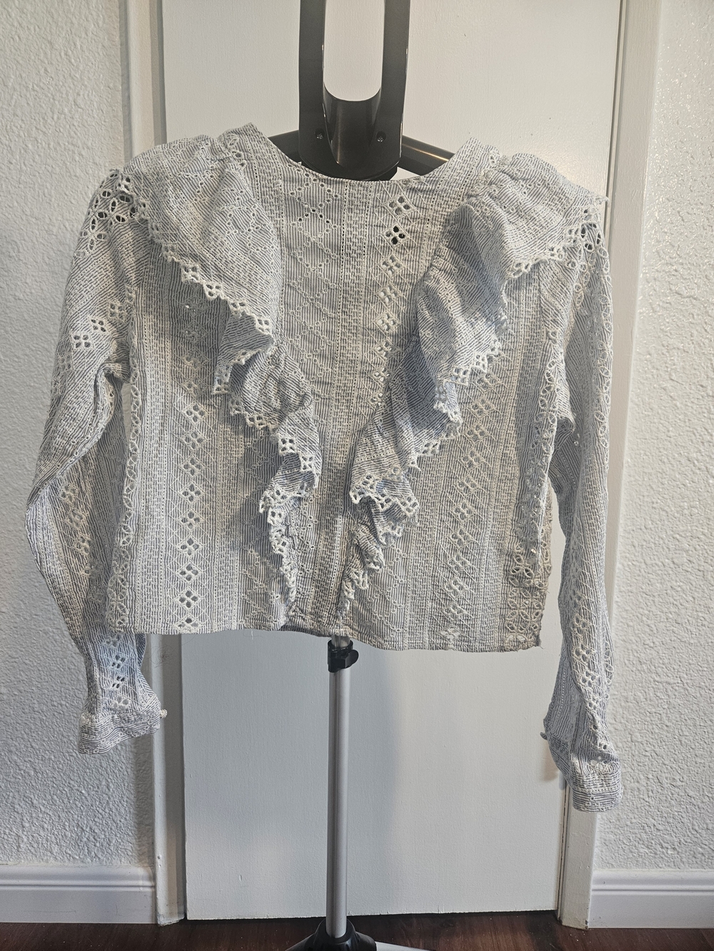 Lace Ruffle Long-Sleeve Top - Light Gray